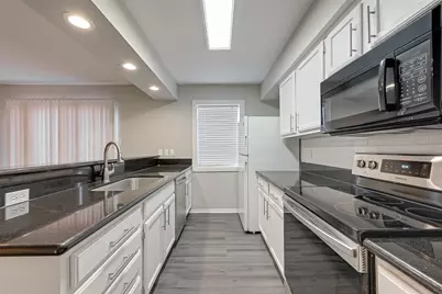 5917 Fairdale Lane #14, Houston, TX 77057 - Photo 8