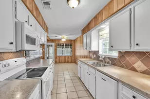 2202 Harlow Ln, Huntsville, TX 77320 - Photo 14