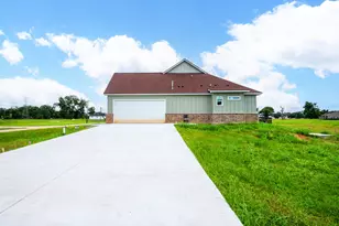 201 Shetland Ct, Angleton, TX 77515 - Photo 6