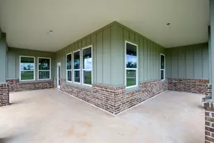 201 Shetland Ct, Angleton, TX 77515 - Photo 4