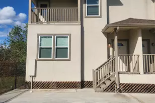 617 E 39th St, Houston, TX 77022 - Photo 2
