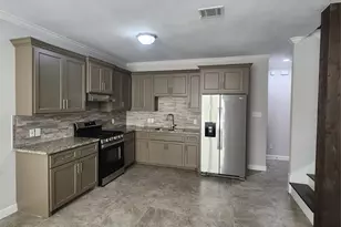 617 E 39th St, Houston, TX 77022 - Photo 6