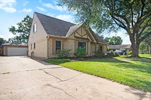 302 W Lochnell Dr, Houston, TX 77062 - Photo 4