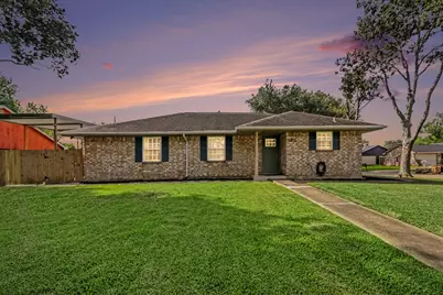 2010 Tanglebriar Lane, Dickinson, TX 77539 - Photo 2
