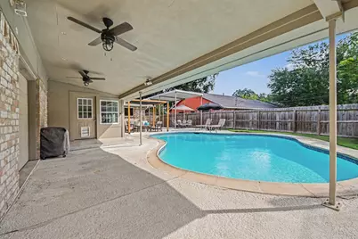 2010 Tanglebriar Lane, Dickinson, TX 77539 - Photo 18