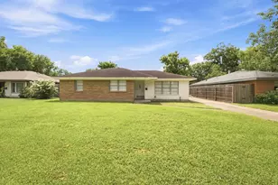 914 Martha St, Deer Park, TX 77536 - Photo 1