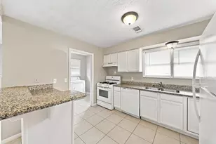 914 Martha St, Deer Park, TX 77536 - Photo 10