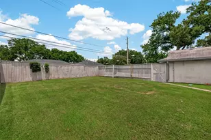 1703 Droxford Dr, Houston, TX 77008 - Photo 32
