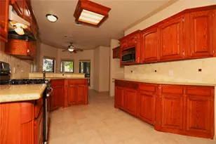 112 Portulaca St, Lake Jackson, TX 77566 - Photo 6