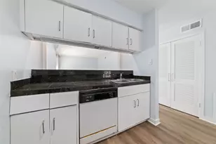 3300 Yorktown St, Houston, TX 77056 - Photo 2