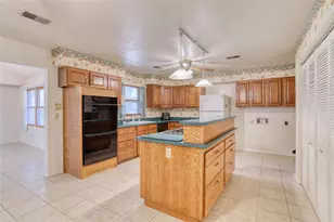 11234 Champion Wood Dr, Tomball, TX 77375 - Photo 16