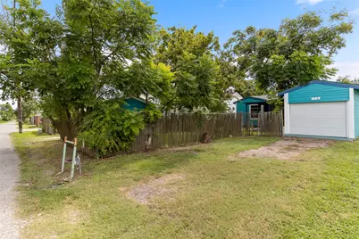 1318 W 5th Street, Freeport, TX 77541 - Photo 2