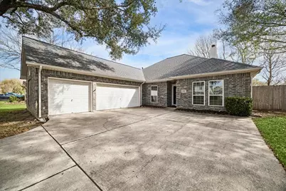 806 Charles Place, Baytown, TX 77521 - Photo 2