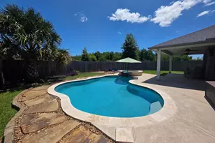 417 Kohls Crest Rd, La Porte, TX 77571 - Photo 2