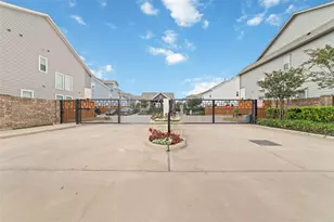 10974 Swang Link Dr, Houston, TX 77043 - Photo 34