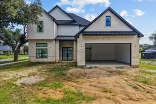 721 S Kansas Ave, League City, TX 77573 - Photo 2