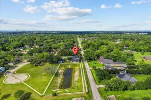 721 S Kansas Ave, League City, TX 77573 - Photo 2