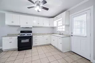 2206 Alabama St, Baytown, TX 77520 - Photo 14