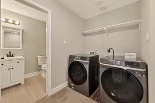 9724 Racine St, Houston, TX 77029 - Photo 12