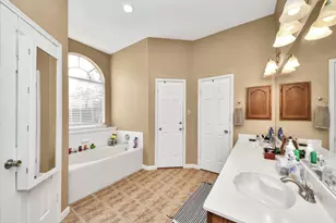 3914 Village Well Dr, Humble, TX 77396 - Photo 8