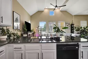 837 W 25th St, Houston, TX 77008 - Photo 1