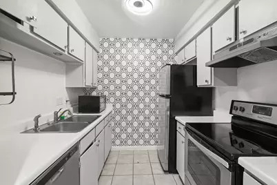 4637 Wild Indigo Street #492, Houston, TX 77027 - Photo 10