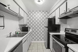 4637 Wild Indigo St, Houston, TX 77027 - Photo 10