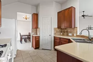 8817 Sunforest Ln, Pearland, TX 77584 - Photo 6