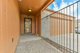 7815 Duffield Ln, Houston, TX 77071 - Photo 2