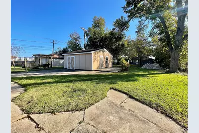 1112 Southampton Road, Angleton, TX 77515 - Photo 34