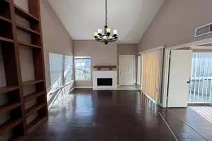 6327 Cattails Ln, Houston, TX 77035 - Photo 2