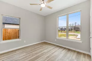 504 W 10th St, Hearne, TX 77859 - Photo 12