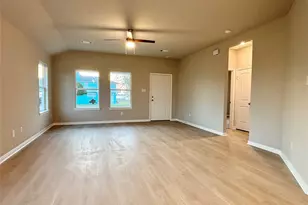 1105 W Bayshore Dr, Palacios, TX 77465 - Photo 8