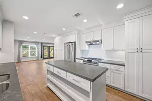 9715 Greenwillow St, Houston, TX 77096 - Photo 8