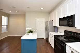8814 Silent Willow Ln, Sugar Land, TX 77479 - Photo 2