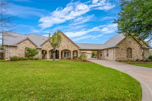 202 W North St, Weimar, TX 78962 - Photo 1