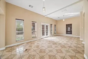 5027 Creekmont Dr, Houston, TX 77091 - Photo 6