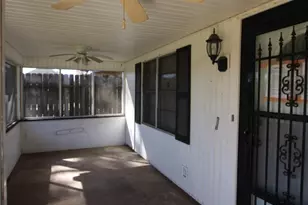 401 E 5th St, Sweeny, TX 77480 - Photo 4