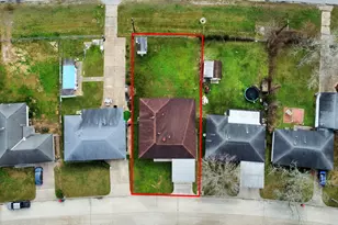 900 S Circle Dr, Baytown, TX 77520 - Photo 40