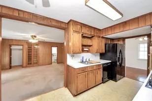 900 S Circle Dr, Baytown, TX 77520 - Photo 16