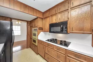 900 S Circle Dr, Baytown, TX 77520 - Photo 14