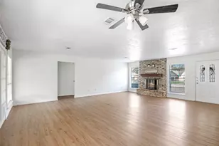 212 Normal Park Dr, Huntsville, TX 77320 - Photo 8