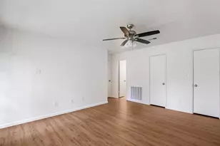 212 Normal Park Dr, Huntsville, TX 77320 - Photo 16