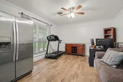 4318 Meadow Glenn Drive, Dickinson, TX 77539 - Photo 8