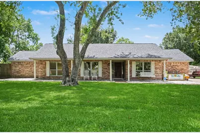 4318 Meadow Glenn Drive, Dickinson, TX 77539 - Photo 2