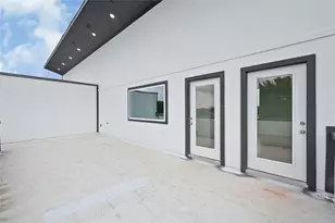 4602 Clay St, Houston, TX 77023 - Photo 10