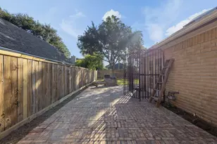 8015 Crestwick Dr, Houston, TX 77083 - Photo 4