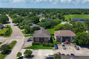 4017 Briar Hollow Dr, Dickinson, TX 77539 - Photo 12