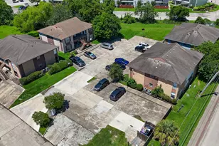 4017 Briar Hollow Dr, Dickinson, TX 77539 - Photo 10