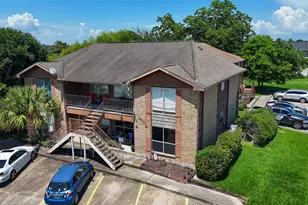 4017 Briar Hollow Dr, Dickinson, TX 77539 - Photo 4